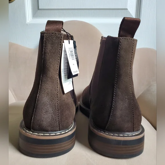 NWT Chelsea Suede Boots Size 9.5 VDark Brown Color - Picture 4 of 8